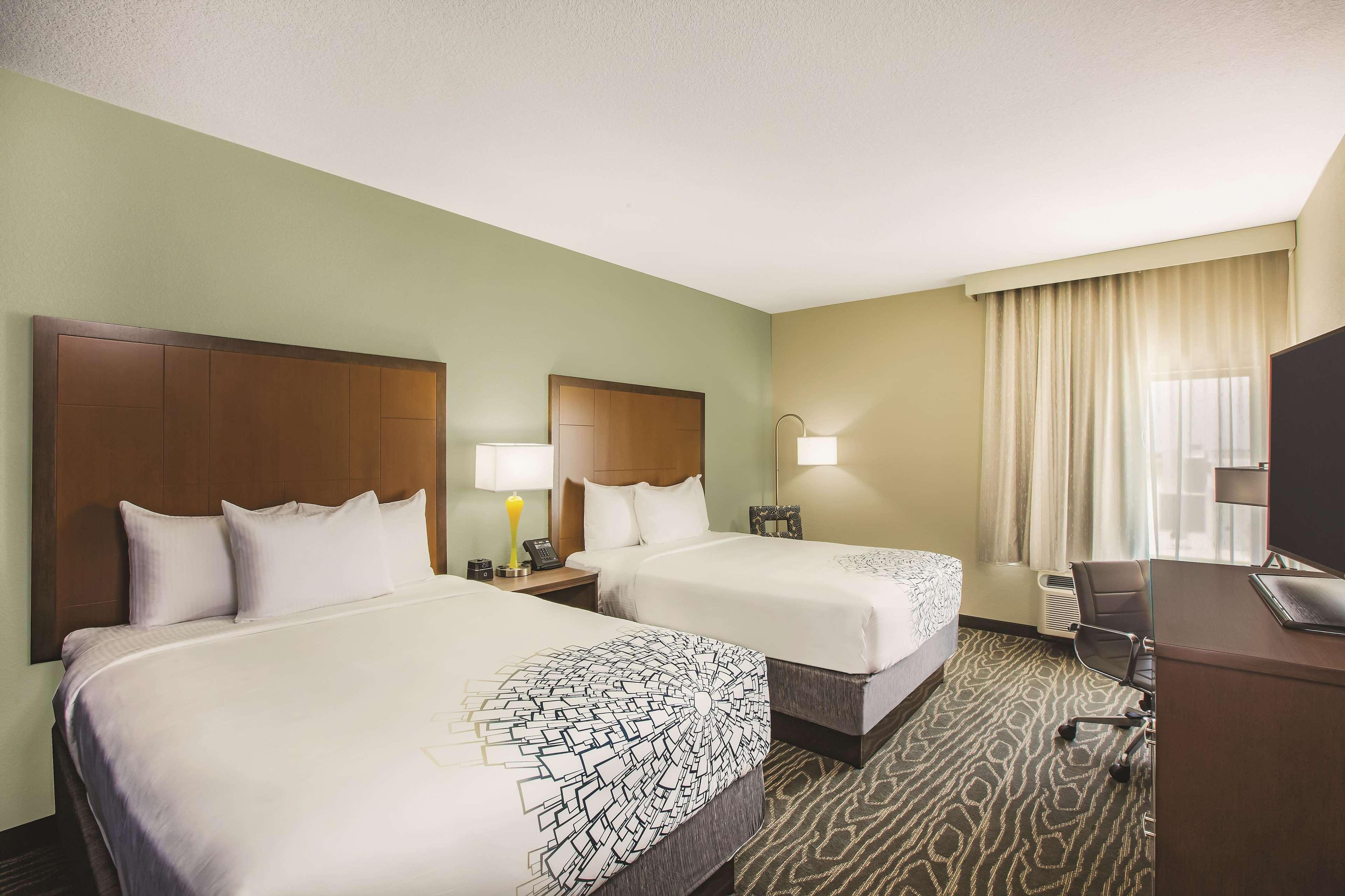 Hotel La Quinta By Wyndham Wichita Northeast Exterior foto