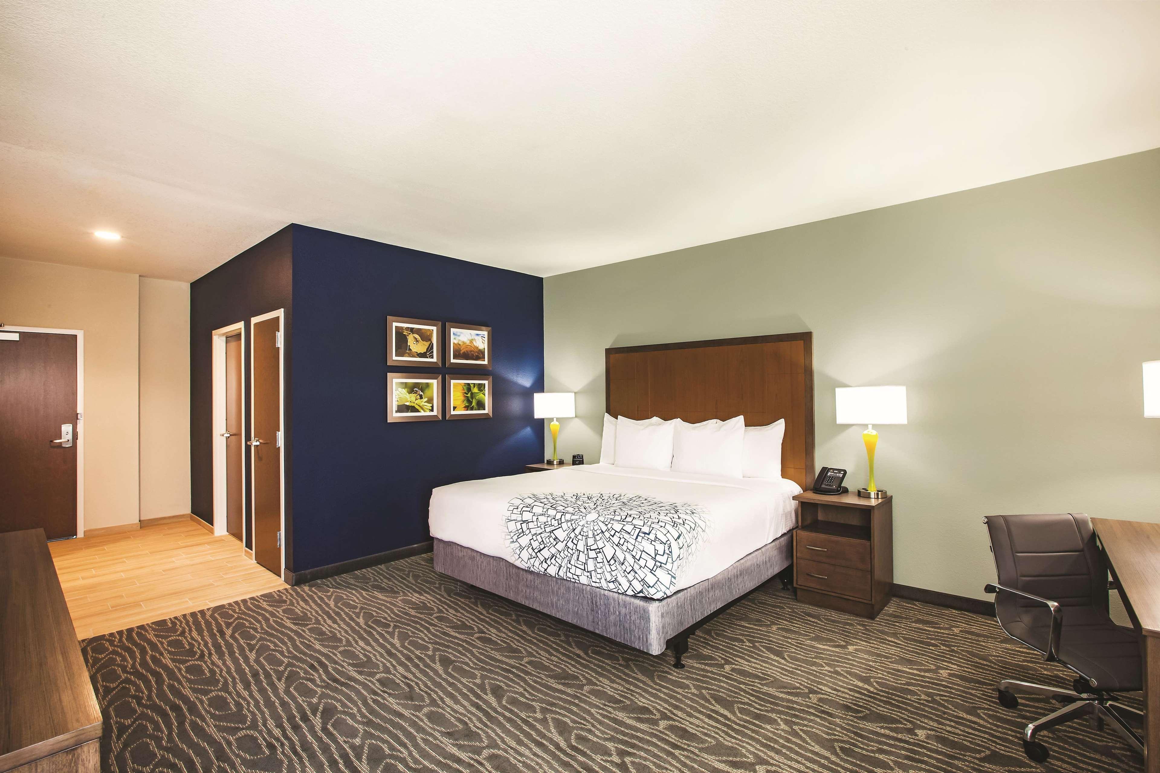 Hotel La Quinta By Wyndham Wichita Northeast Exterior foto
