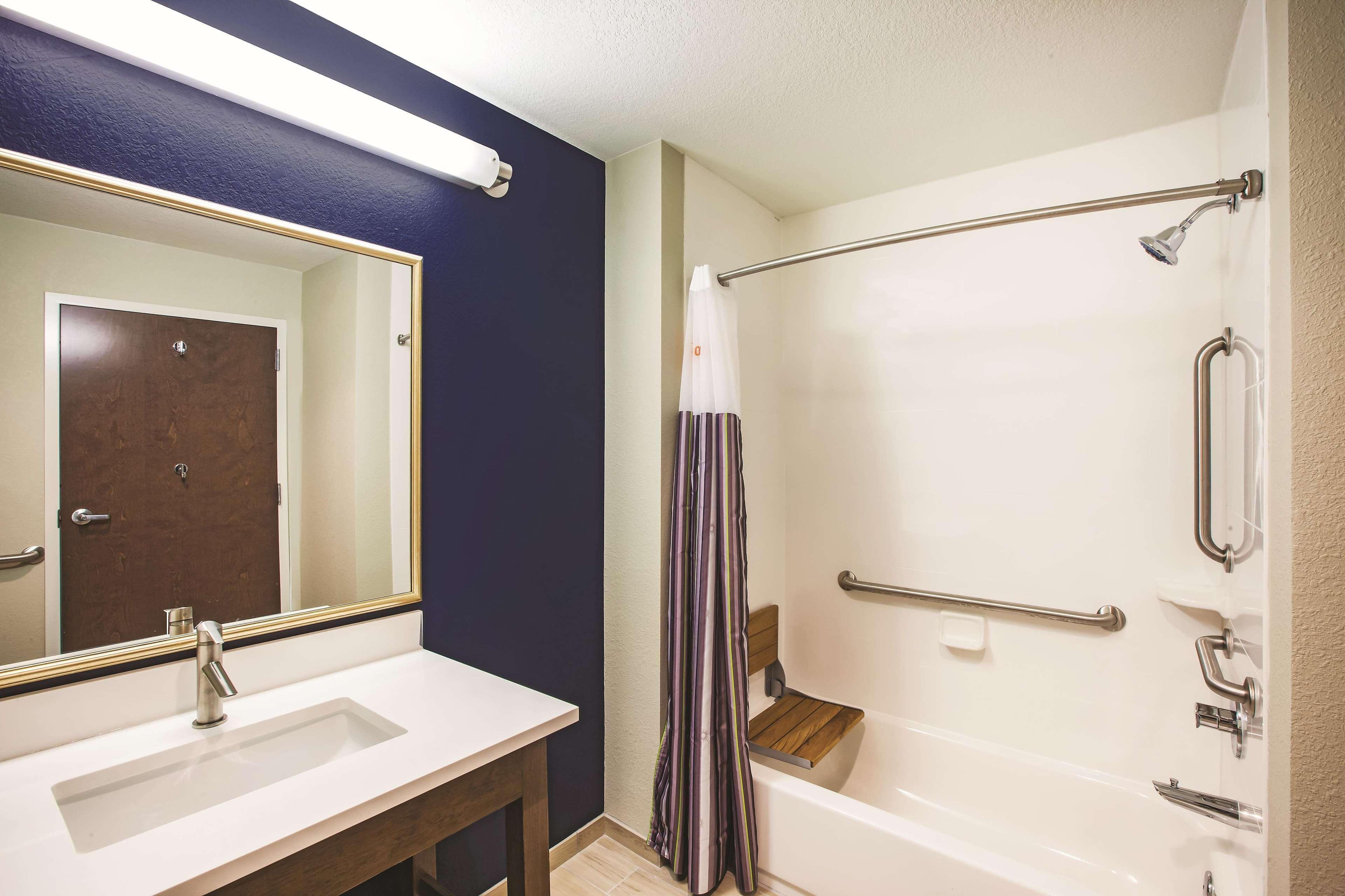 Hotel La Quinta By Wyndham Wichita Northeast Exterior foto