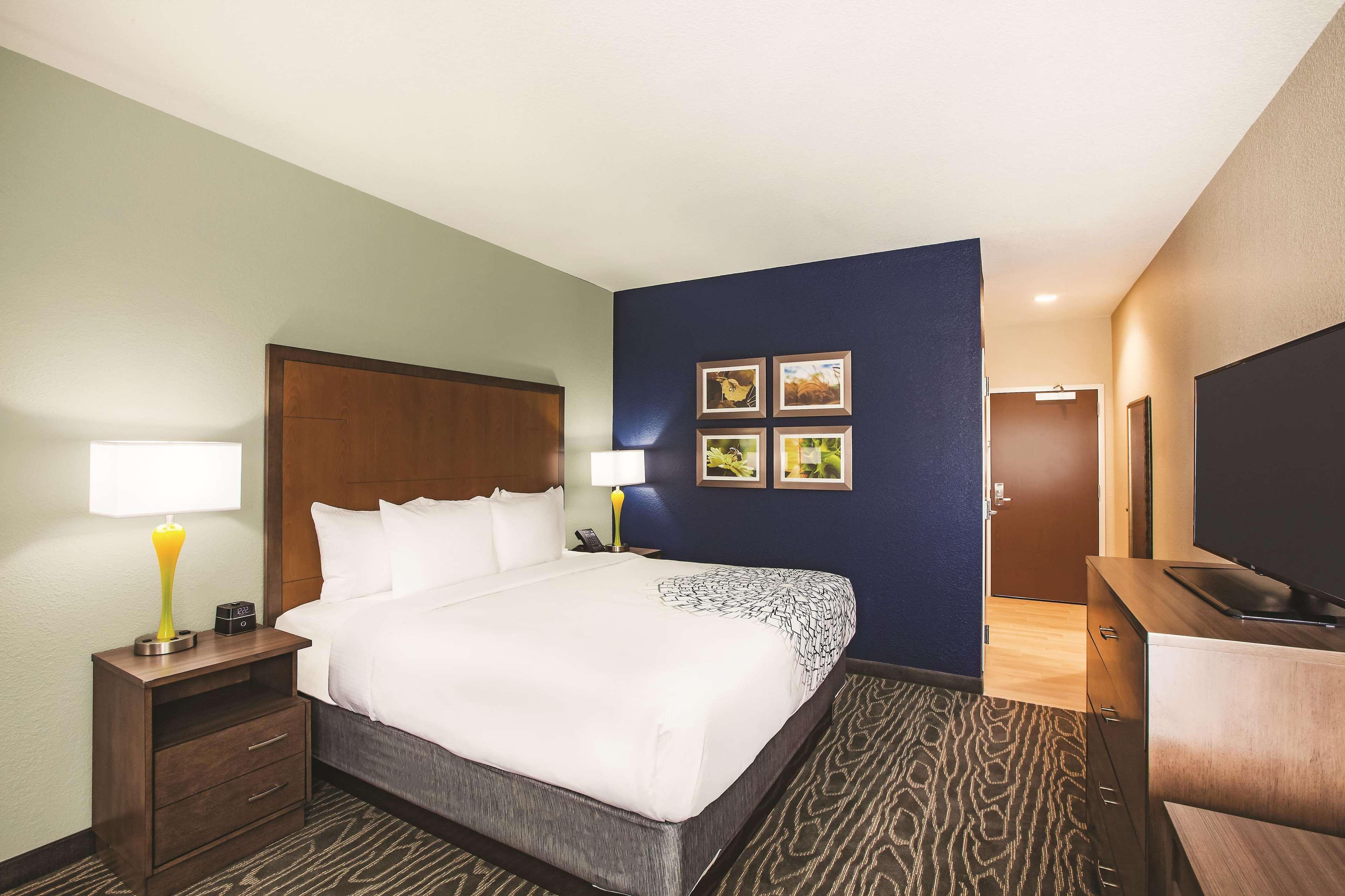 Hotel La Quinta By Wyndham Wichita Northeast Exterior foto
