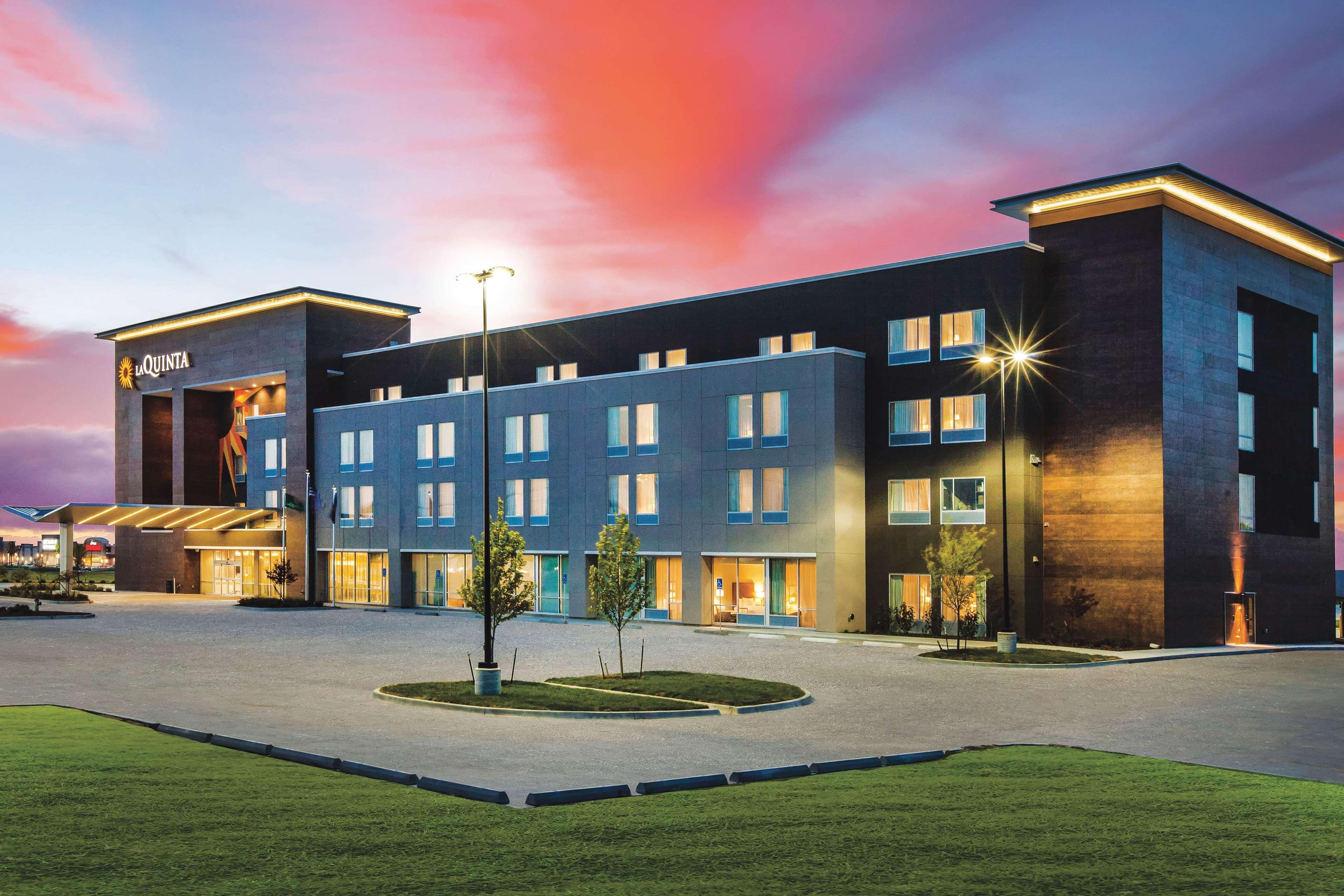 Hotel La Quinta By Wyndham Wichita Northeast Exterior foto
